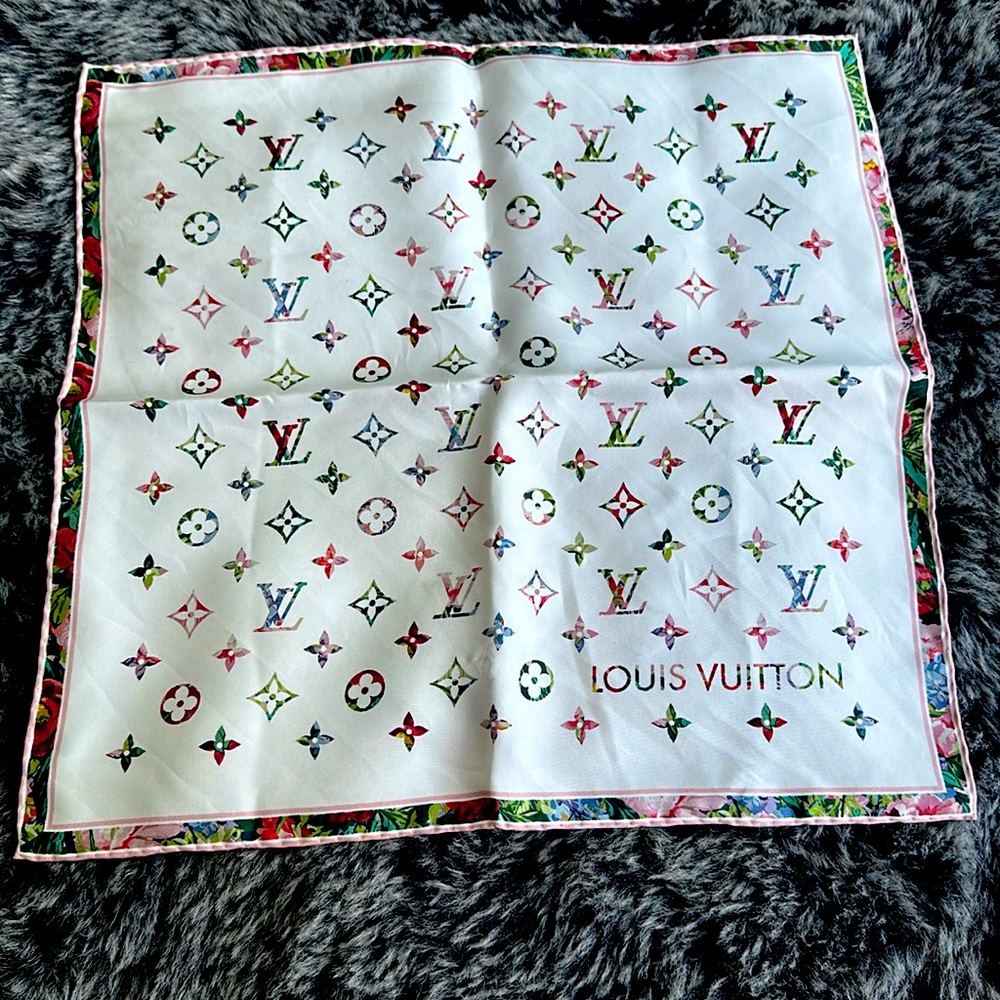 Louis Vuitton Silk Summer 45 Square Scarf
